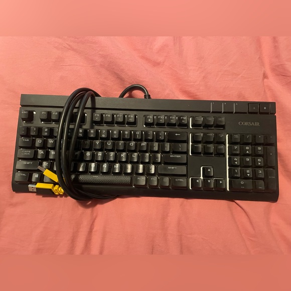 Corsair - Strafe RGB mechanical gaming keyboard - Picture 3 of 3